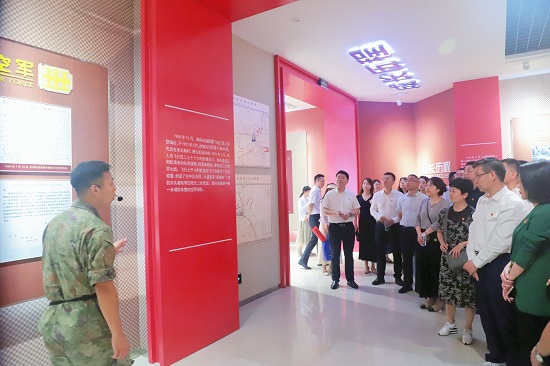 参观4.jpg