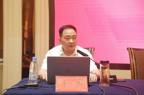 李阳授课1.jpg