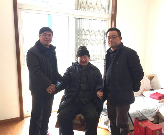 吴桦会长慰问李士品律师.jpg