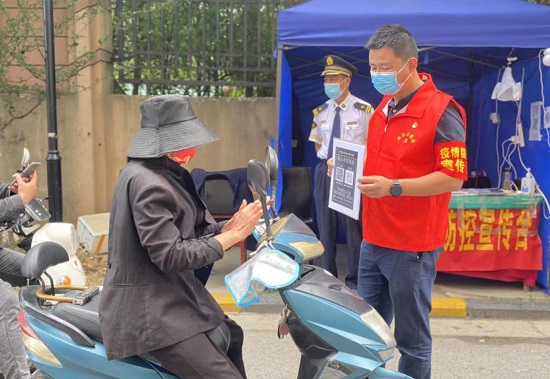 上海段和段（合肥）律师事务所：该所党支部积极响应号召，组织律师连续5天在蜀山区1912社区防疫值守点开展一线防疫工作.jpg