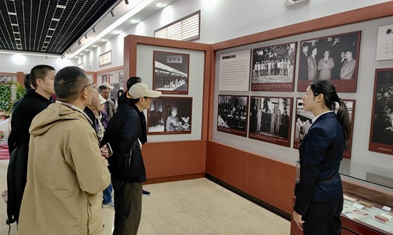 重阳登高 最美夕阳  市律协组织开展老律师联谊活动 图1.jpg