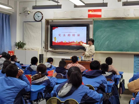 安徽徽商律师事务所：该所律师赴合肥市五十中学蜀外校区开展“学宪法 讲宪法”校园专题讲座活动.jpg