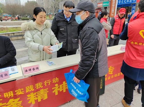 安徽权祯律师事务所：该所律师参加包河区望湖社区牵头举办的“雷锋精神薪火传 志愿服务暖人心”志愿活动.jpg