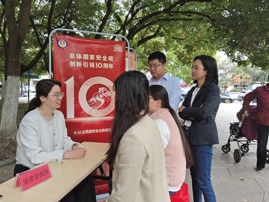 北京亿达（合肥）律师事务所：该所律师赴蜀山区荷叶地街道金荷社区开展“总体国家安全观·创新引领10周年”主题普法活动.jpg