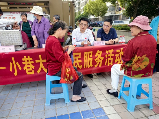 北京京师（合肥）律师事务所：该所律师前往蜀山区银杏社区开展“小巷大爱便民服务”普法宣传活动图1.jpg