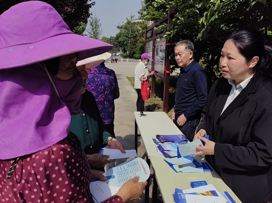 安徽双睿律师事务所：该所律师前往庐阳区陈龙村党群服务中心开展普法宣传活动.jpg