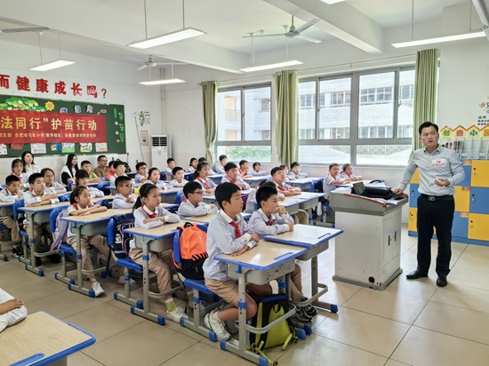 安徽爱坡律师事务所：该所律师前往合肥市习友小学繁华校区开展普法宣传活动.jpg