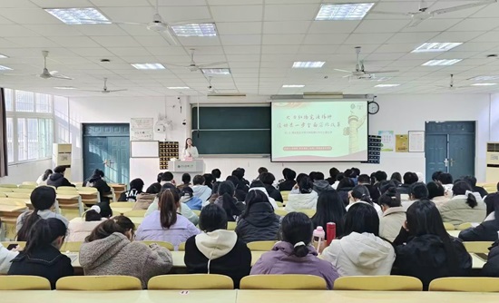 北京观韬（合肥）律师事务所：该所律师为安徽医科大学法学院学生开展国家宪法日暨全国法制宣传日主题宣讲.jpg