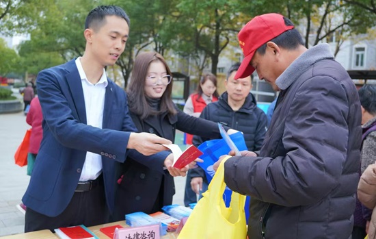 安徽同胜律师事务所：该所律师参加包河区骆岗街道包河苑社区和烟墩街道清水冲社区组织的普法活动.jpg