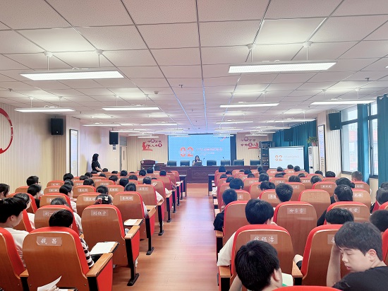 北京东元（合肥）律师事务所：该所律师前往合肥市行知实验中学开展“守护青春 法护成长”主题普法讲座.jpg