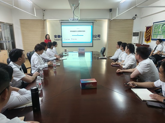 北京颐合中鸿（合肥）律师事务所：该所律师前往安徽中环商业运营管理有限公司开展“合同风险识别与防范”的专题普法讲座.jpg
