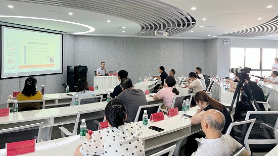 市律协劳动与社会保障法专业委员会：该专委会委员为长丰县双凤经济开发区企业开展“企业劳动用工法律风险防范与操作技巧”主题宣讲活动.jpg