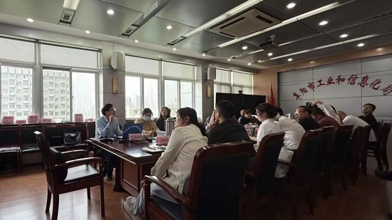 安徽弘大(合肥)律师事务所：该所律师在阜阳市工业和信息化局局机关会议室为20余家企业代表开展《民法典》合同编专题培训.jpg